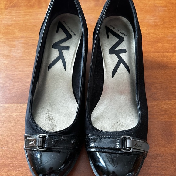 Sized 10M black dressy wedges - Picture 2 of 5